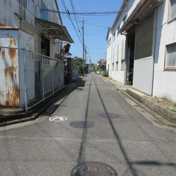 工場前の道路 - トップ画像