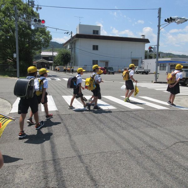 コンビニ前の交差点 - トップ画像