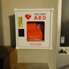 AED @今治市立別宮小学校 職員室屋外階段出口横 - トップ画像