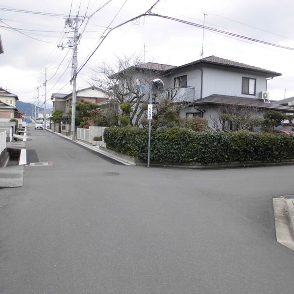 小泉大縄④【住宅街の十字路】 - おすすめ画像