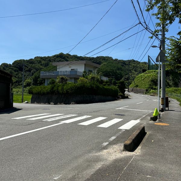 めぐり公園グラウンド　下り坂交差点 - おすすめ画像