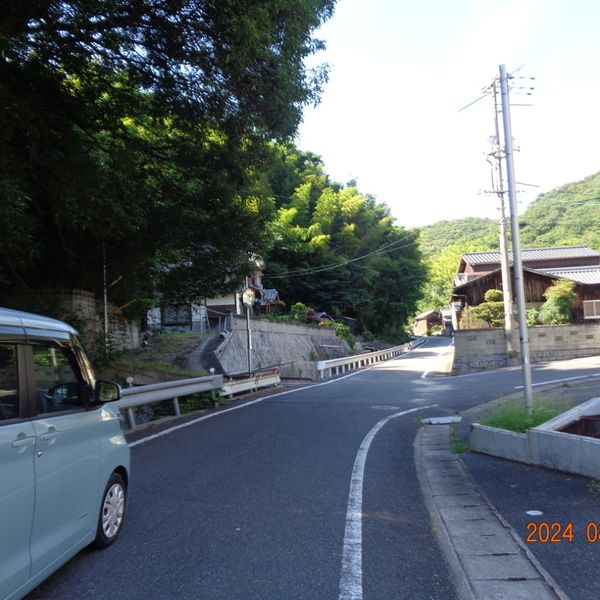 泊・田浦地区　見通しの悪いY字路 - トップ画像