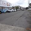 片山新田西上２③【道路から店舗駐車場への出入り口。】 - トップ画像