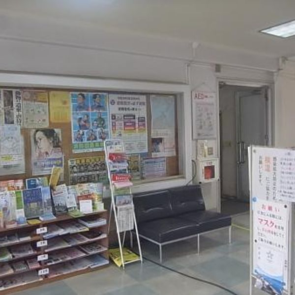 AED @宮窪支所 １階 ロビー入って左側壁面 - おすすめ画像