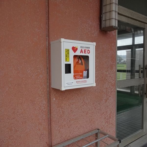 AED @今治市立清水小学校 体育館入り口屋外 - おすすめ画像