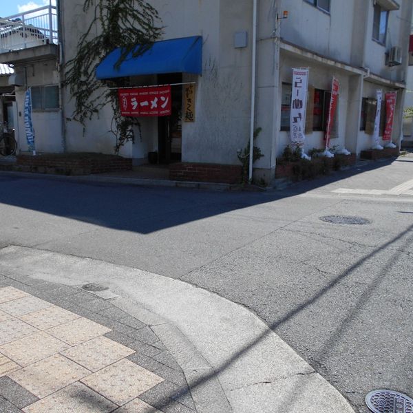 飲食店前のT字路 - おすすめ画像