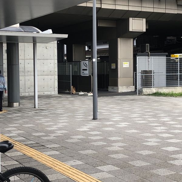 JR岡崎駅東口北側喫煙所 - トップ画像