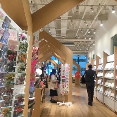 銀座 伊東屋 本店(itoya)（文房具） | MEQQE（めっけ）