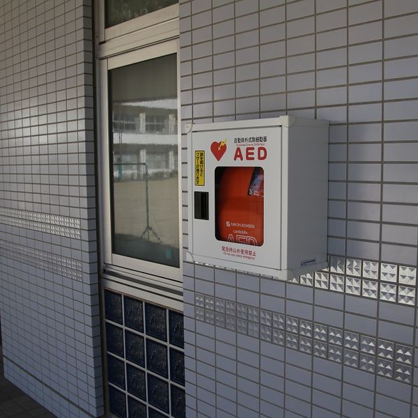 AED @今治市立玉川中学校 １階体育館入口（屋外） - おすすめ画像