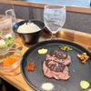 肉屋のハンバーグと炊きたての米 - トップ画像