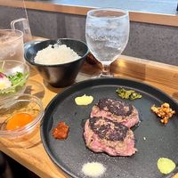 肉屋のハンバーグと炊きたての米 - 投稿画像1