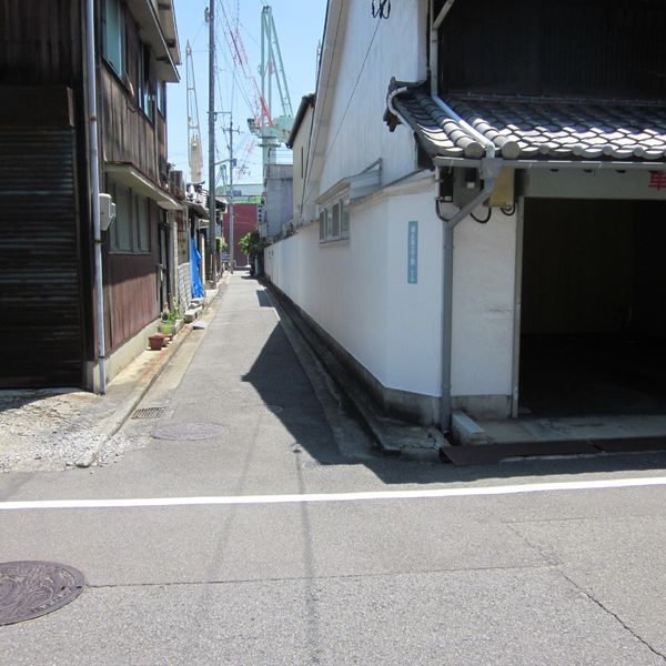 路地裏から大通りへ出る道 - おすすめ画像