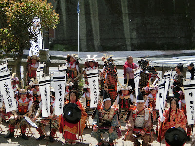 源頼朝旗挙げ武者行列（史跡・名所） | MEQQE（めっけ）