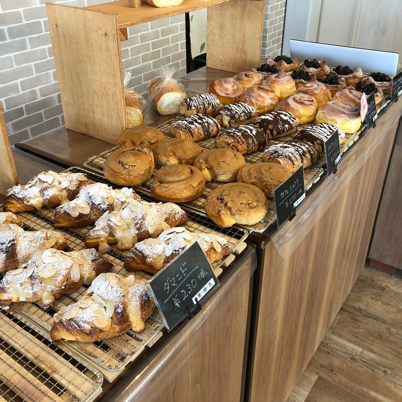 BAKERY TSUZUKU（パン） | MEQQE（めっけ）