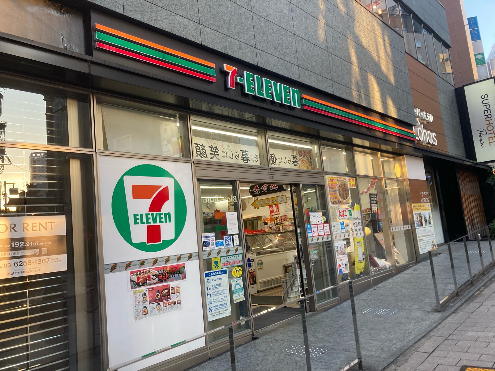 セブン‐イレブン 赤坂3丁目一ツ木通り（コンビニエンスストア