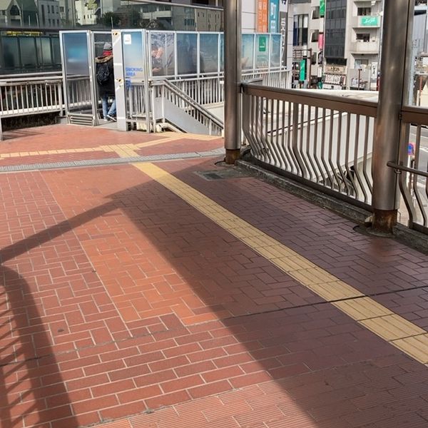 町田駅西側デッキ上　喫煙所 - おすすめ画像