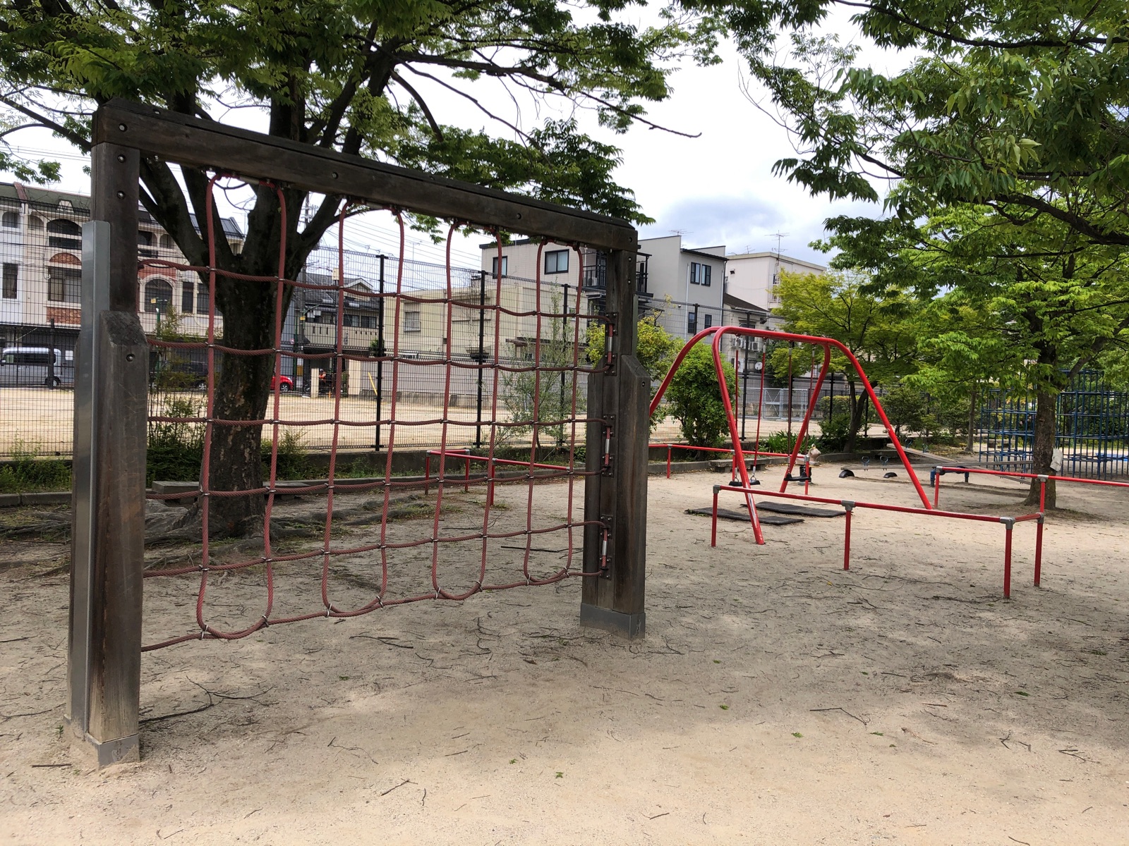 新 田 公園