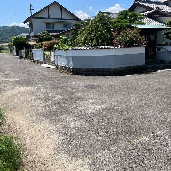 自転車の通りが多いT字路 - おすすめ画像