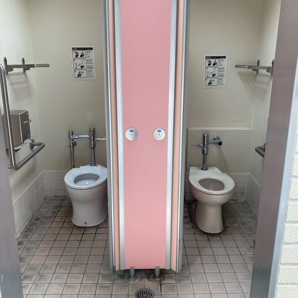 市場橋公園内公衆トイレ - トップ画像
