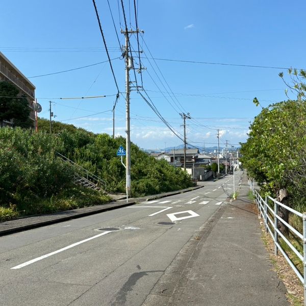 県営住宅に入る横断歩道（交通危険） - おすすめ画像