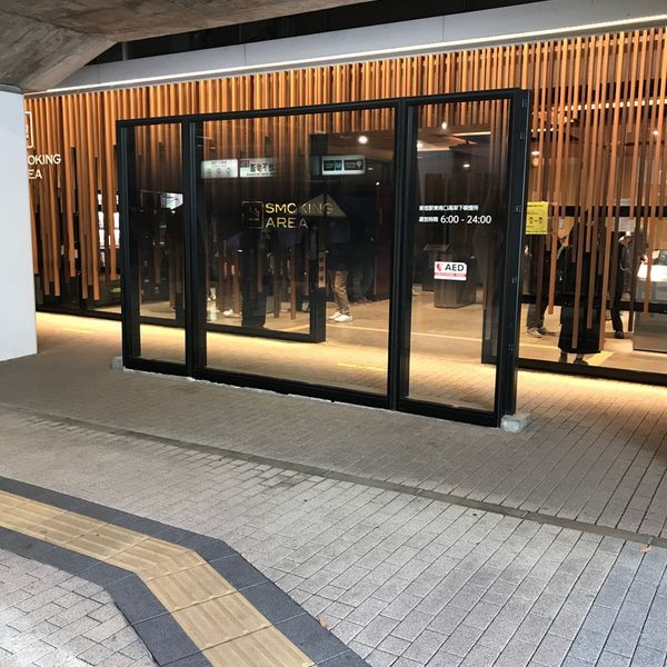 新宿駅東南口広場横・国道高架下　喫煙所 - おすすめ画像