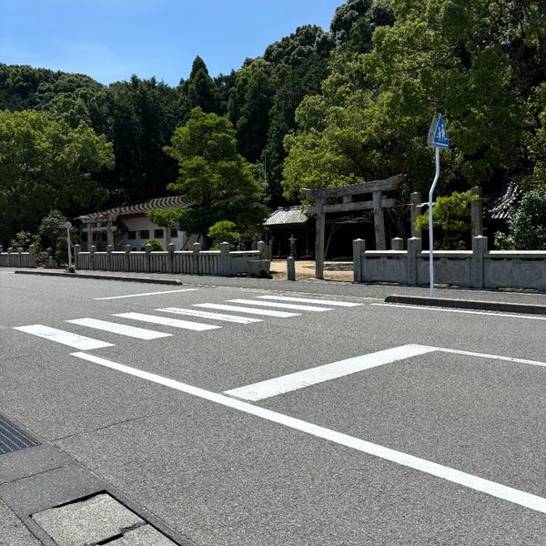 玉生八幡神社前灯明台　交差点 - おすすめ画像