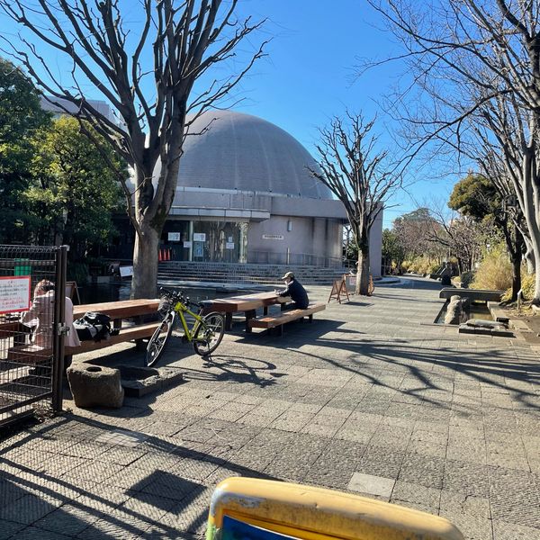 世田谷区中央図書館　裏の広場 - おすすめ画像